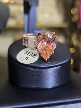 Beautiful Sterling Silver Rose Gold Pear-Cut Pink Cocktail Ring - Size 9